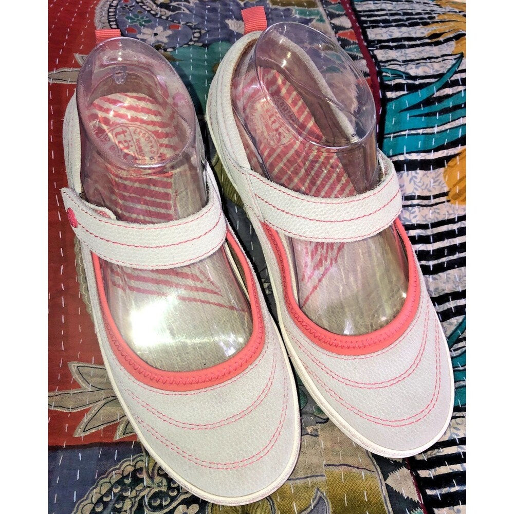 Taos Liberty Mary Jane Flat Pale Gray Comfort Shoes Women's 6M SAMPLE